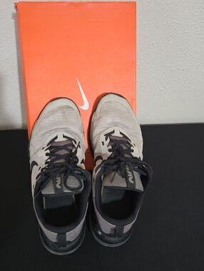 Nike Men's Tan and Black Athletic Running Shoes